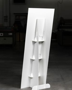 Display da terra pieghevole a una facciata