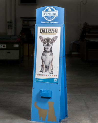 Display bifacciale da terra