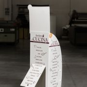 Espositore per riviste e cataloghi in polipropilene personalizzabile SERIARS